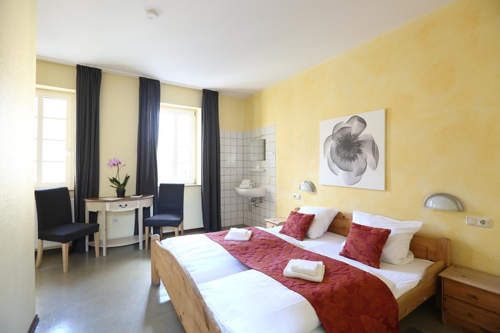Kolping Hostel Trier Im Warsberger Hof חדר תמונה