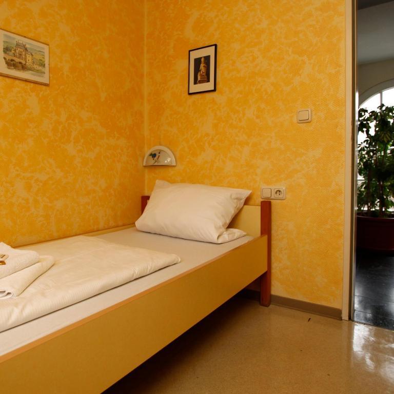 Kolping Hostel Trier Im Warsberger Hof מראה חיצוני תמונה