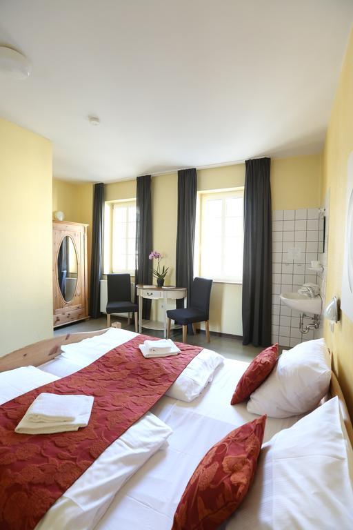Kolping Hostel Trier Im Warsberger Hof מראה חיצוני תמונה